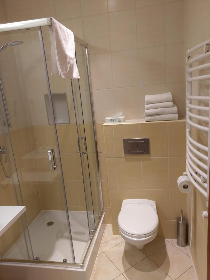 Hotel Astra Dąbrowa Górnicza Exteriör bild