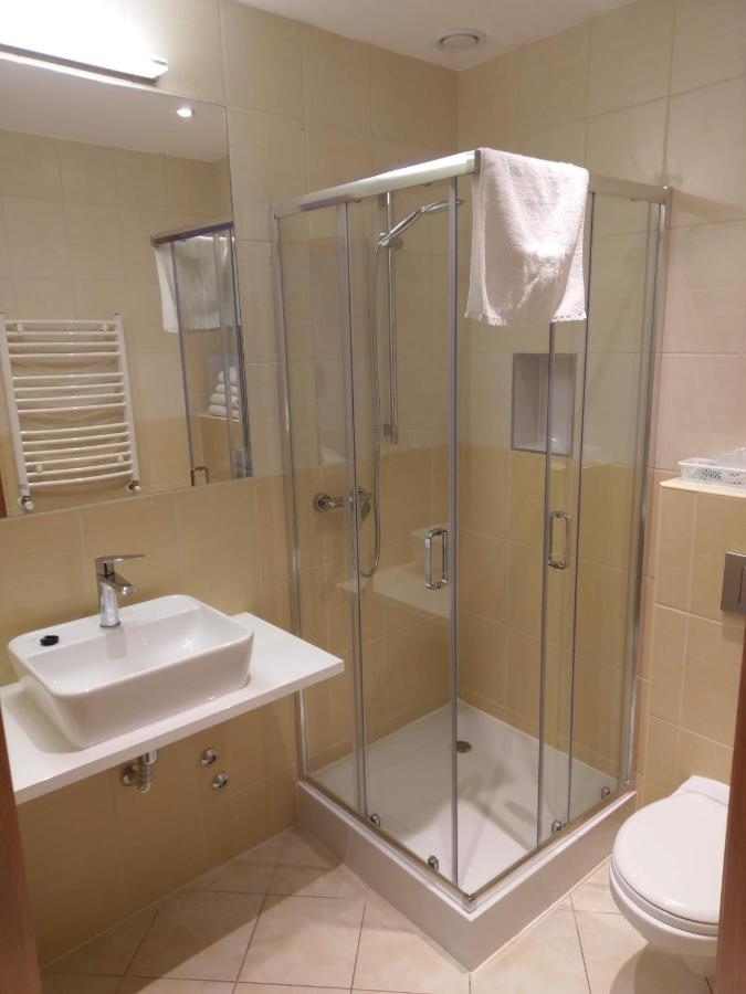 Hotel Astra Dąbrowa Górnicza Exteriör bild