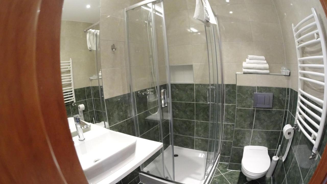 Hotel Astra Dąbrowa Górnicza Exteriör bild