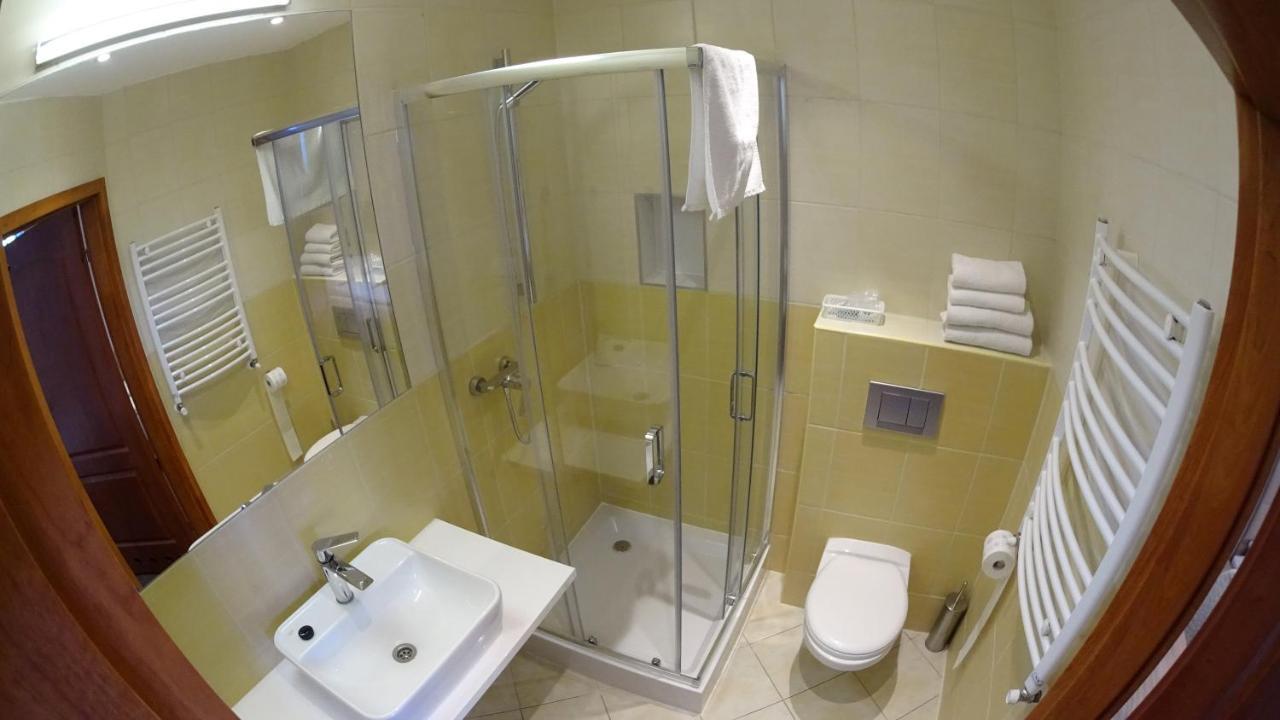 Hotel Astra Dąbrowa Górnicza Exteriör bild