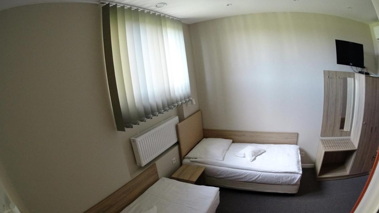 Hotel Astra Dąbrowa Górnicza Exteriör bild
