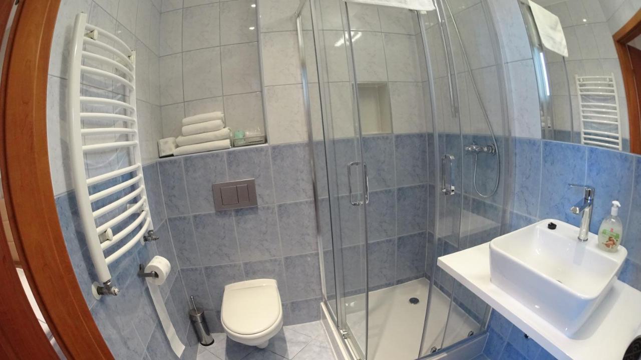Hotel Astra Dąbrowa Górnicza Exteriör bild
