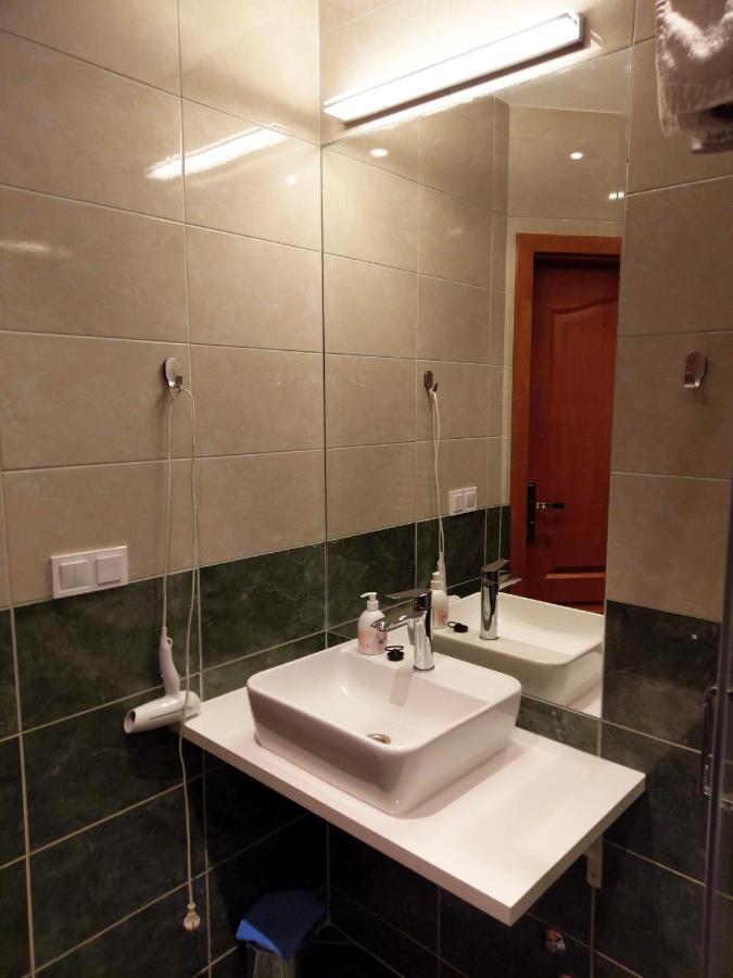 Hotel Astra Dąbrowa Górnicza Exteriör bild